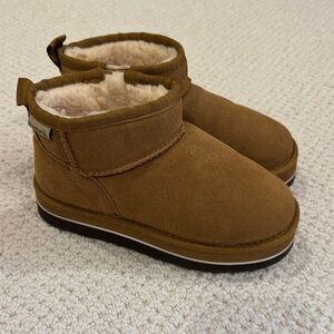 Bearpaw brown boots size 2